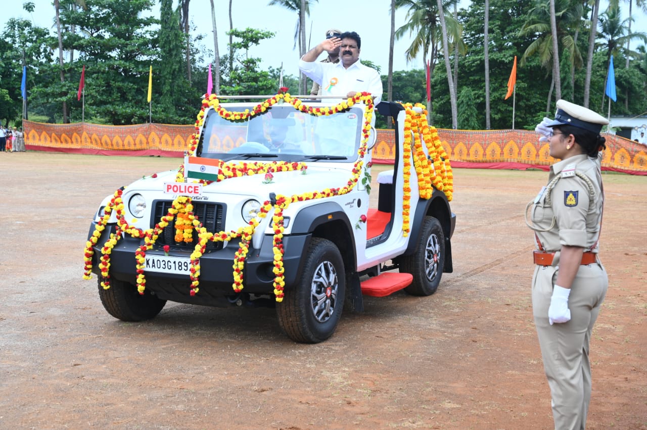 ಉ. ಕ ದಲ್ಲಿ ಸಂಭ್ರಮದ 78 ನೇ ಸ್ವಾತಂತ್ರ್ಯೋತ್ಸವ, ಸಚಿವ ಮಂಕಾಳ ವೈದ್ಯ  ಧ್ವಜಾರೋಹಣ